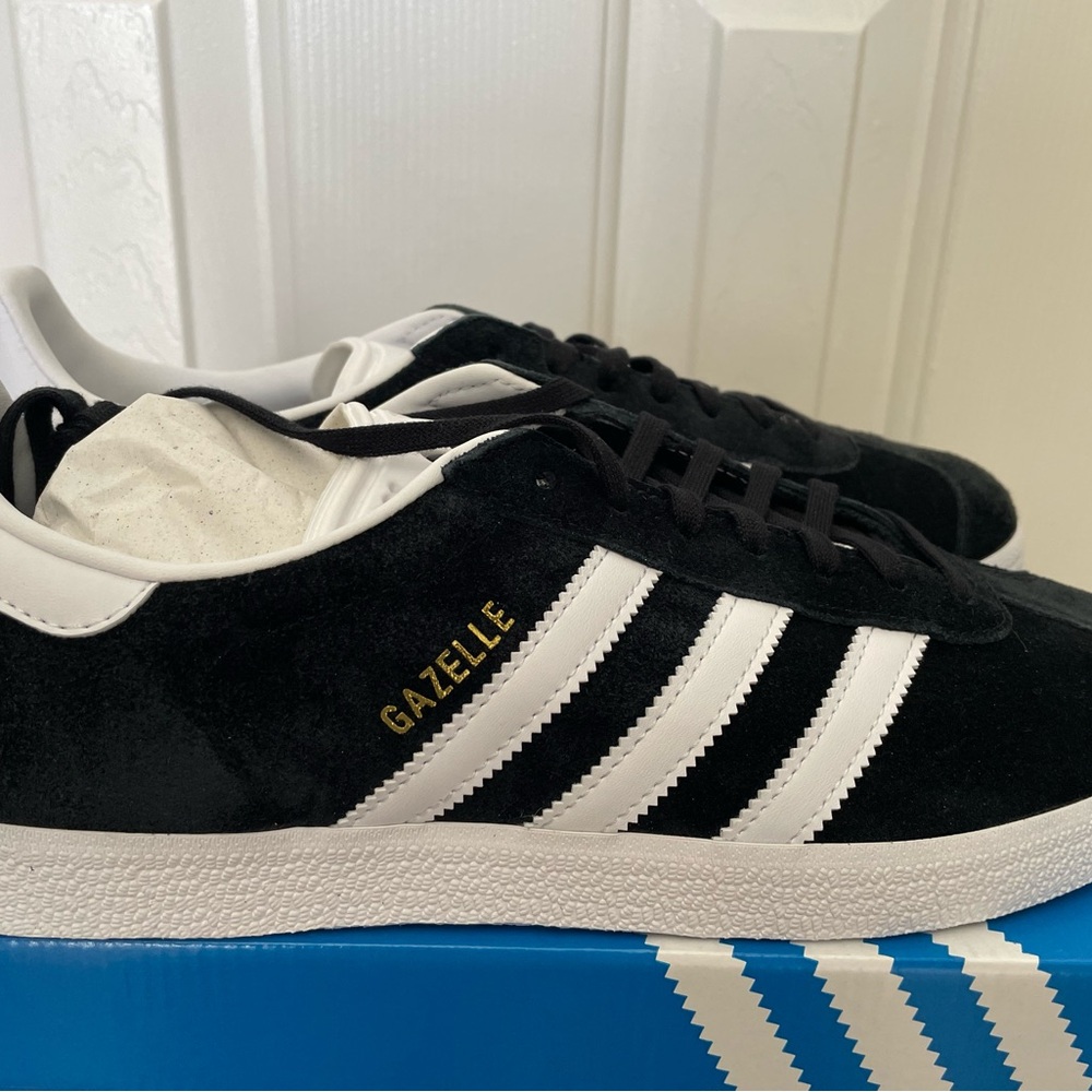 Men’s Adidas Gazelle Black White Gold  Sneakers sizes 10 and 11 New